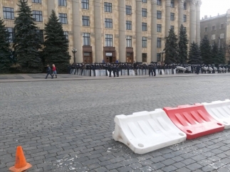  Милиция возле ОГА. Фото: П. Федосенко 