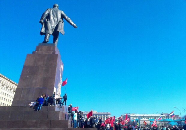 Ленин смотрит и недоумевает. Фото Юлия Божич.
