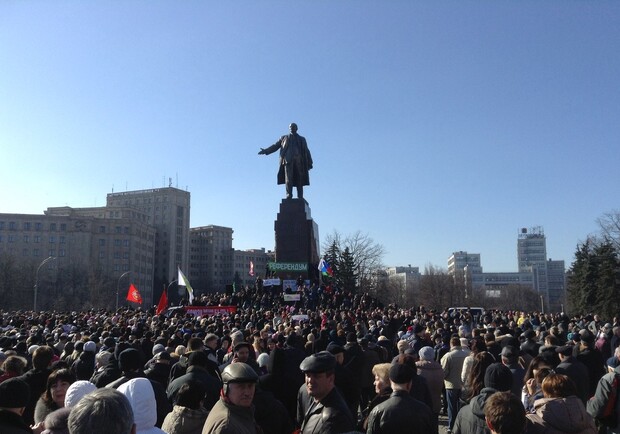 Митинг у памятника Ленину. Фото Vgorode.