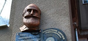 На проспекте Правды появился гранитный 