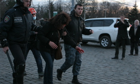 Дневное противостояние продолжается. Фото с сайта  glavnoe.ua.