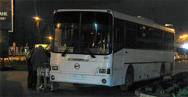 Новость - События - В Харькове был замечен  автобус с российскими номерами и люди спортивной наружности