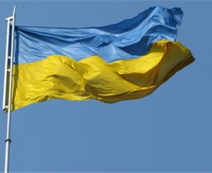 Размеры четко определены Указом Президента: флагшток - 22 метра, полотнище государственного флага - 6 на 4. Фото с сайта k.img.com.ua