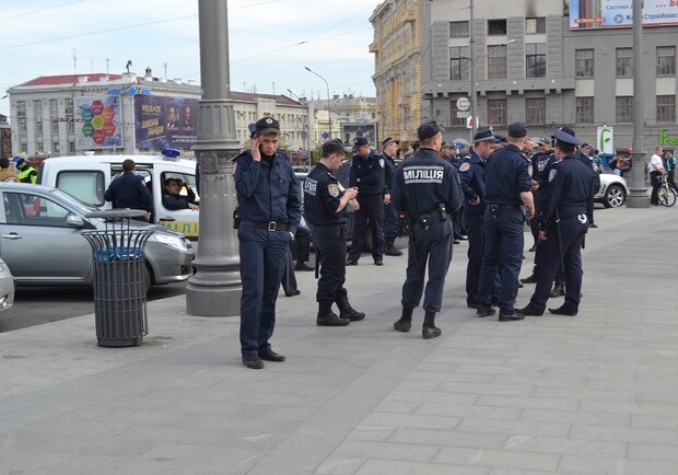 Пострадали правоохранители. Фото Vgorode.