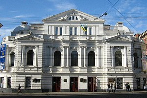 Театр Шевченко. Фото с сайта горсовета.
