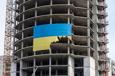 Подожгли украинский флаг на Клочковской. Фото из соцсетей.