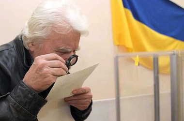 Проголосовать старенький все же успел. Фото с сайта segodnya.ua.