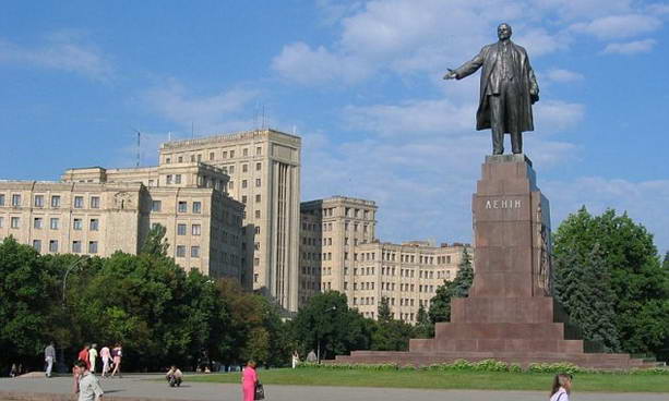 Митинг у статуи Ленина. Фото: skuky.net.