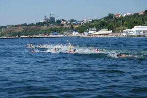 Соревнования проходили на открытой воде. Фото с сайта горсовета.