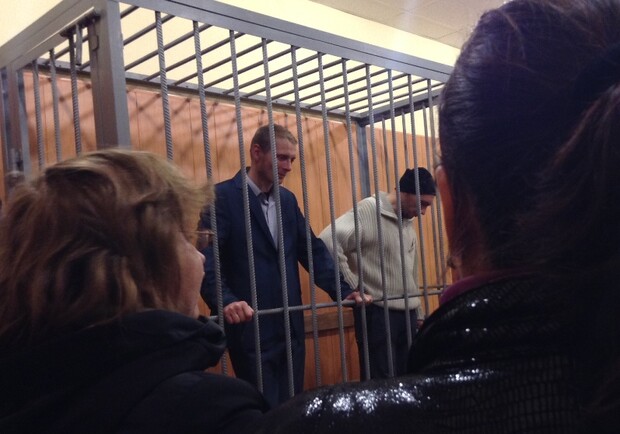 Юдаев за решеткой. Фото с сайта АТН.