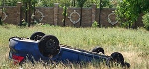 В пригороде Одессы Сhevrolet вылетела в кювет, а Mazda врезалась в дерево – 3 человека в больнице