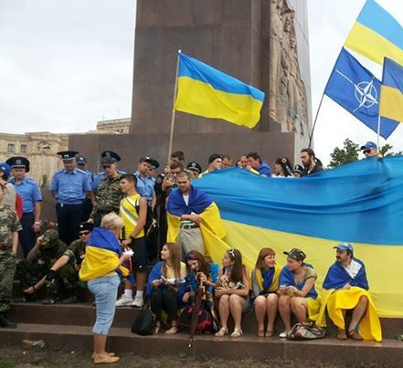 Участники проукраинского митинга. Фото - Яна Червоная. 