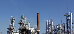 Захваты ЛНР: вооруженные люди окапываются на Лисичанском НПЗ