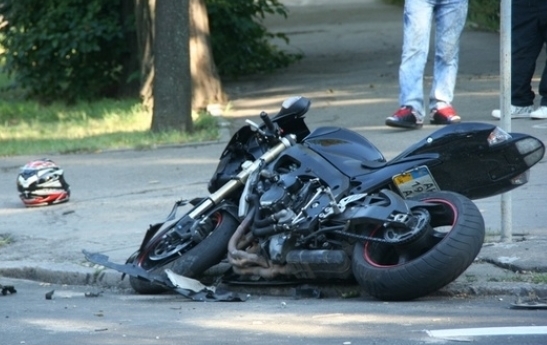 Журналиста, переходившего дорогу, сбил мотоцикл. Фото с сайта magcity74.ru.