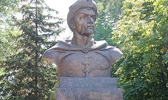 Памятник на проспекте Хмельницкого. Фото с сайта pravoslavie.ru.
