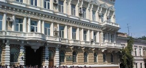 В Одессе Майдан и Правый сектор требуют отставки главы милиции из-за побоища на концерте Ани Лорак