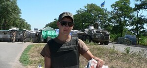 Фоторепортаж: В зоне АТО читают запорожскую прессу