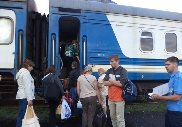 Новость - События - Фотофакт: переселенцам на Южном вокзале предоставили вагоны для ночлега