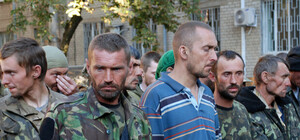 Видеофакт: вышедших из Иловайска бойцов 