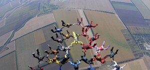 Харьковчане в составе сборной Украины установили новый рекорд по парашютному спорту
