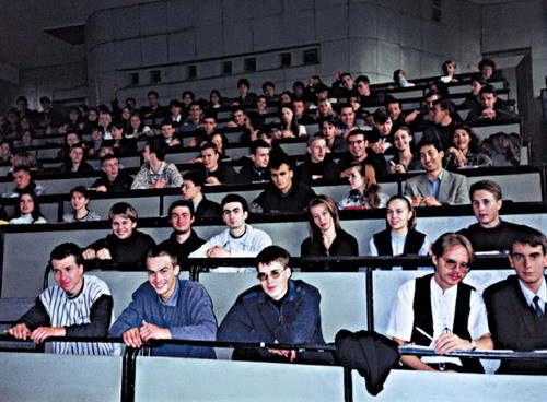 Лишь половина студентов, поступивших на компьютерные специальности, способны учиться. Фото с сайта dozor.in.ua