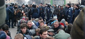 Прокуратура взялась за милиционеров, бездействовавших при захвате ХОГА