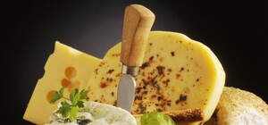 Роспотребнадзор запретил поставки сыра в Крым из Украины