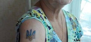 Респект, бабуля: Пенсионерка из Запорожья набила тату 