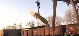 В сети появилось видео перегрузки обломков сбитого 