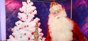 Посох харьковского Деда Мороза вызывает снег и исполняет желания