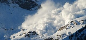 Стихія: снігова лавина перекрила рух трасою Мукачево - Рогатин – Львів