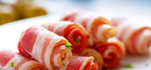 Худеем: в Крым не дали завезти тонны сала из Донбасса