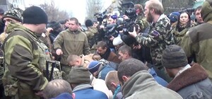 Мировая общественность возмущена, что Захарченко поставил пленных киборгов на колени