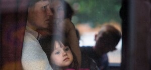 Очередная волна беженцев Донбасса: люди стоят на пограничных переходах по 10- 12 часов