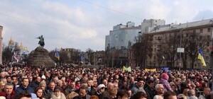 Тысячи киевлян вышли на Софийскую площадь поддержать Савченко