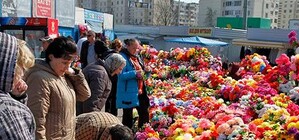 УГКЦ просить вірян не нести штучних квітів на кладовища