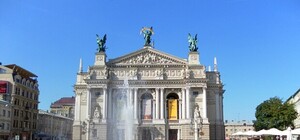 Фонтан перед Львівською оперою знесуть
