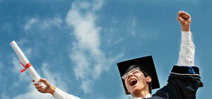 Выпускникам харьковских вузов выдали дипломы без водяных знаков и голограмм