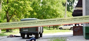 Тройное убийство на Ньютона: милиция  прочесывает место преступления 3D-сканером