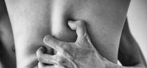 В парку Франка молода пара зайнялася коханням на очах перехожих