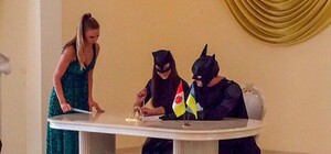 Бэтмен и Женщина-кошка расписались в одесском ЗАГСе