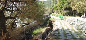 В Партените обрушилась набережная [Фото] [Видео]