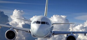 Найбільшому авіаперевізнику України заборонили літати в Росію