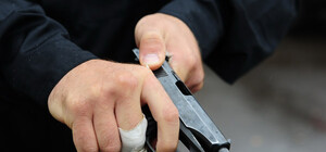 У Львові затримали чоловіка, який розмахував пістолетом