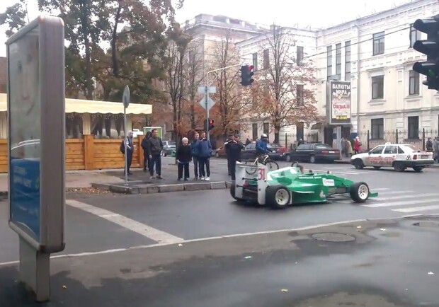 Новость - События - По Харькову разъезжают гоночные машины