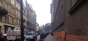 У головному офісі Укрпошти Львова шукають бомбу: будівлю оточено