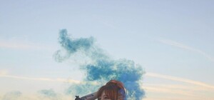 Киевлянка сняла клип в Одессе: на видео пустынные ноябрьские пляжи и город с высоты