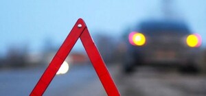 В центре Одессы машина въехала в троллейбус