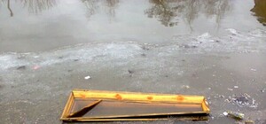 В реке Лопань несколько дней плавал гроб