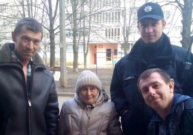 Новость - События - Харьковские полицейские помогли 80-летней бабушке найти свой дом